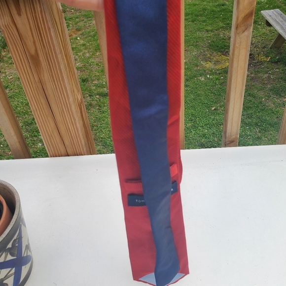 Tommy Hilfiger red and blue tie 100% silk - Picture 5 of 5